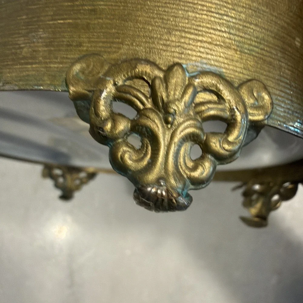 Oval Brass With Shell Detail White Soap Dish Tray 5 3/4x2x3 3/4 In ES001
